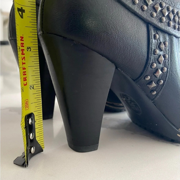 Sofft Women’s Shalene Black Leather Metallic Studded Ankle Booties Size 6.5 EUC - Picture 7 of 10